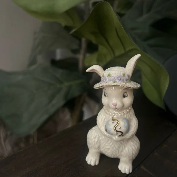 Lenox Easter Bunny With Pearls And Floral Hat Figurine - Picture 1 of 3